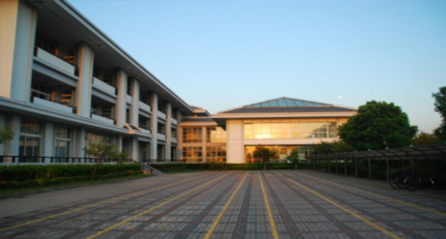 逻科斯考研：欢迎学子报考上海外国语大学研究生！